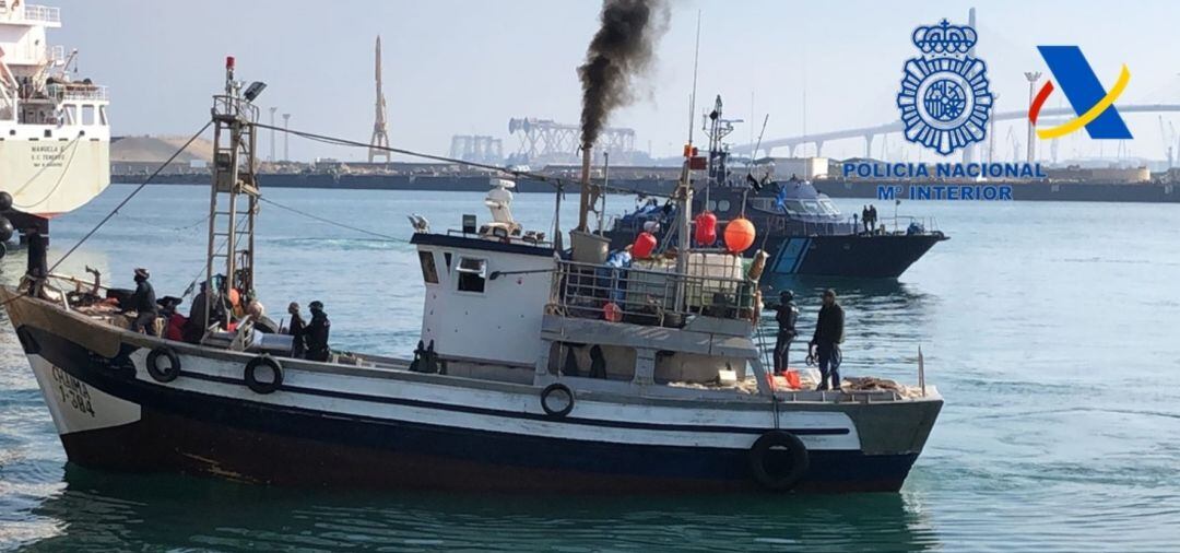 Barco en el que portaban los fardos de hachís