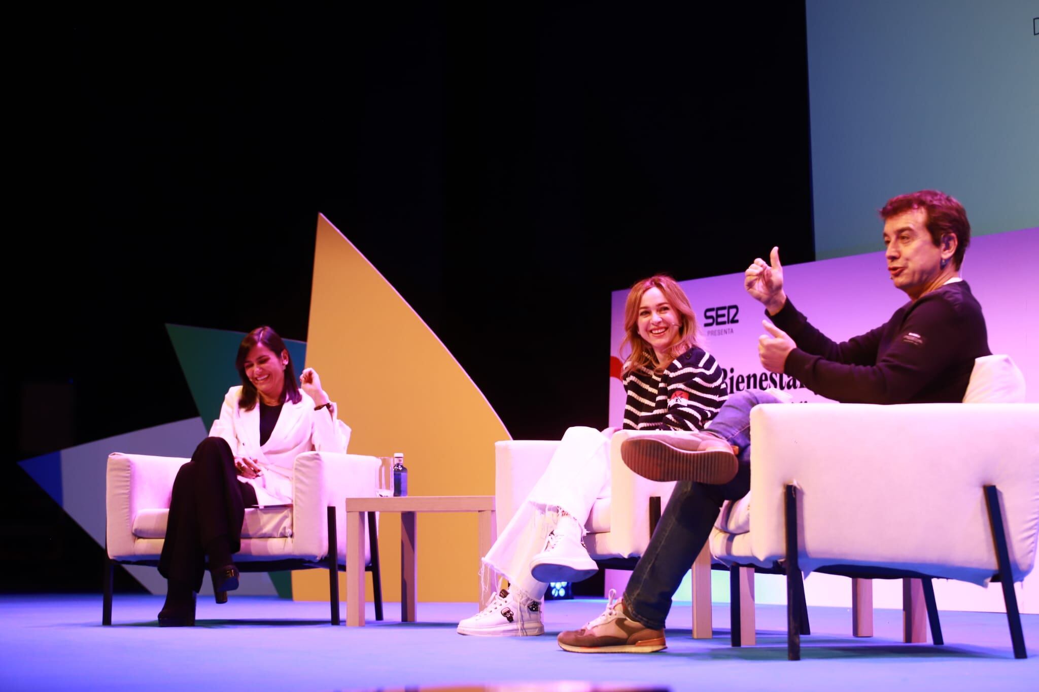 Marta Hazas y Javier Veiga han clausurado este domingo el Congreso &quot;El Bienestar y el humor&quot;