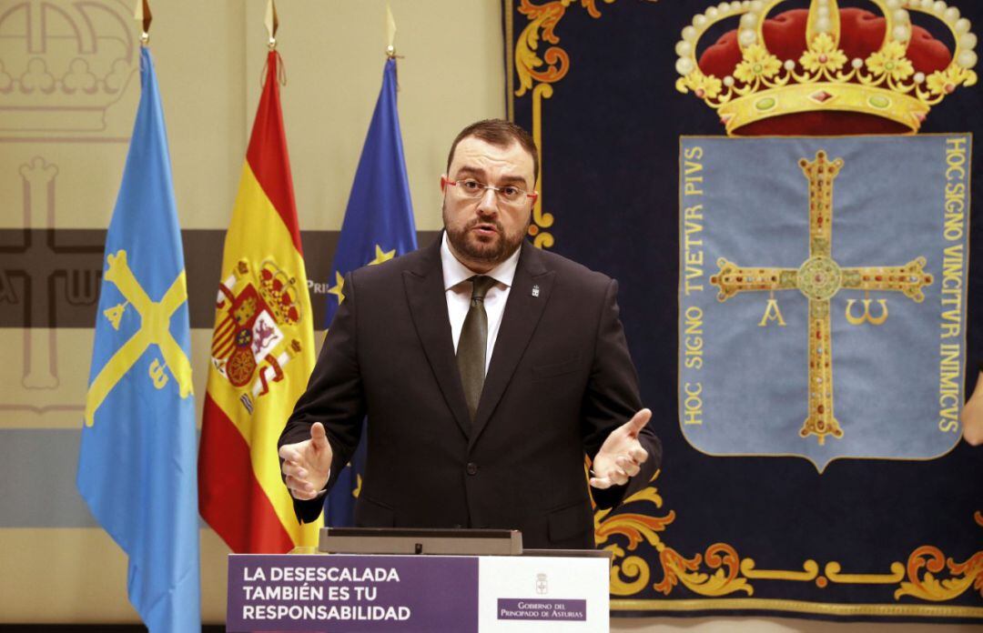 El presidente del Principado, Adrián Barbón, durante una rueda de prensa. 