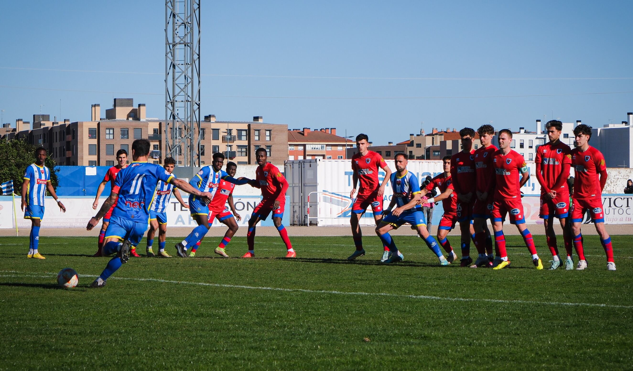 Los blanquiazules quieren el triunfo en casa tras el último empate ante el Numancia B, resultado que también les valdría para ascender
