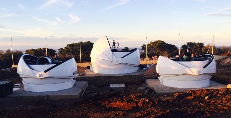 Telescopios que conforman el Deimos Sky Survey en Almodóvar del Campo