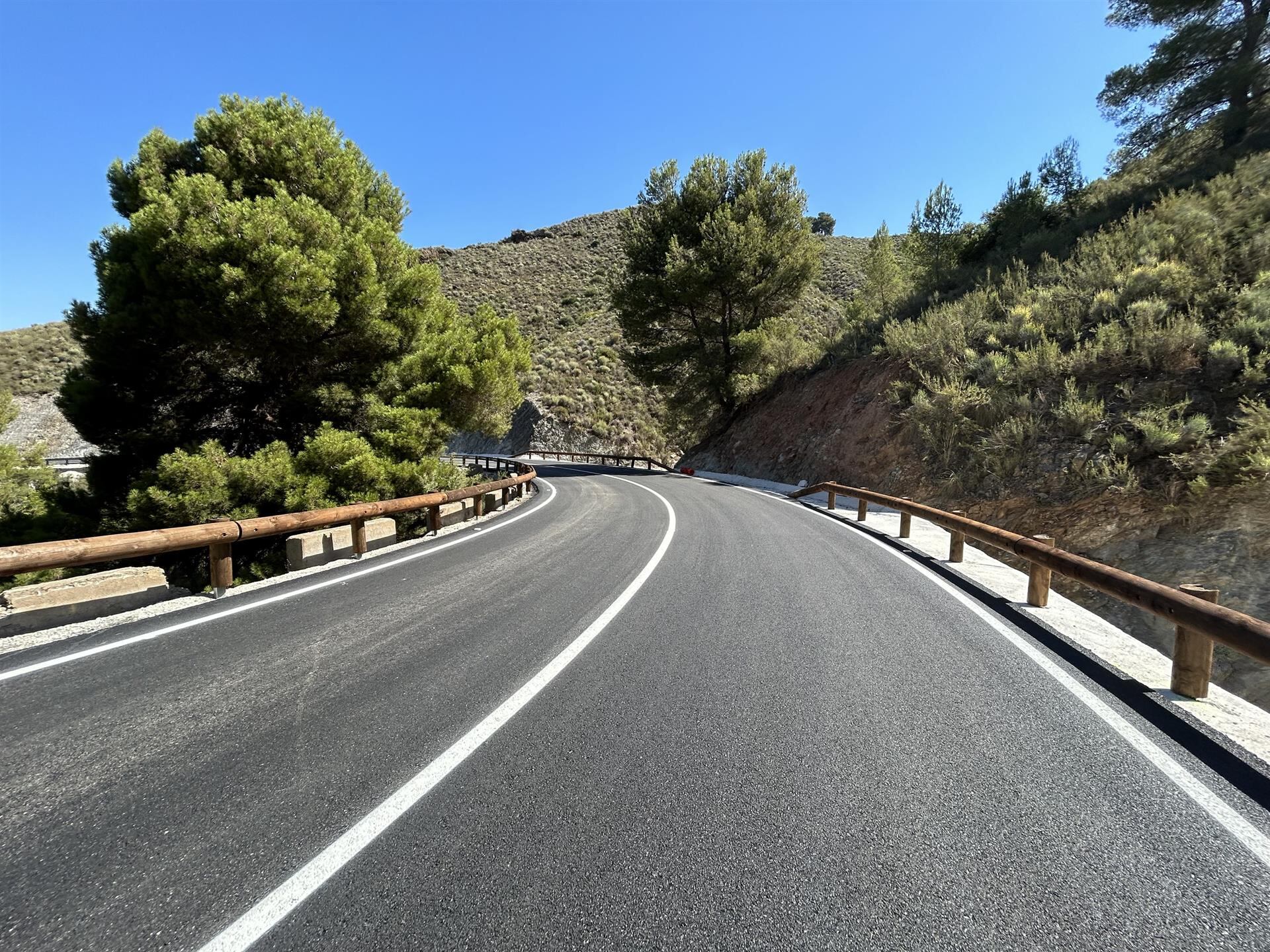 Los trabajos se desarrollan siguiendo las medidas fijadas por los agentes medioambientales y teniendo en cuenta la singularidad del entorno y la protección de la zona afectada por la intervención. carm.es