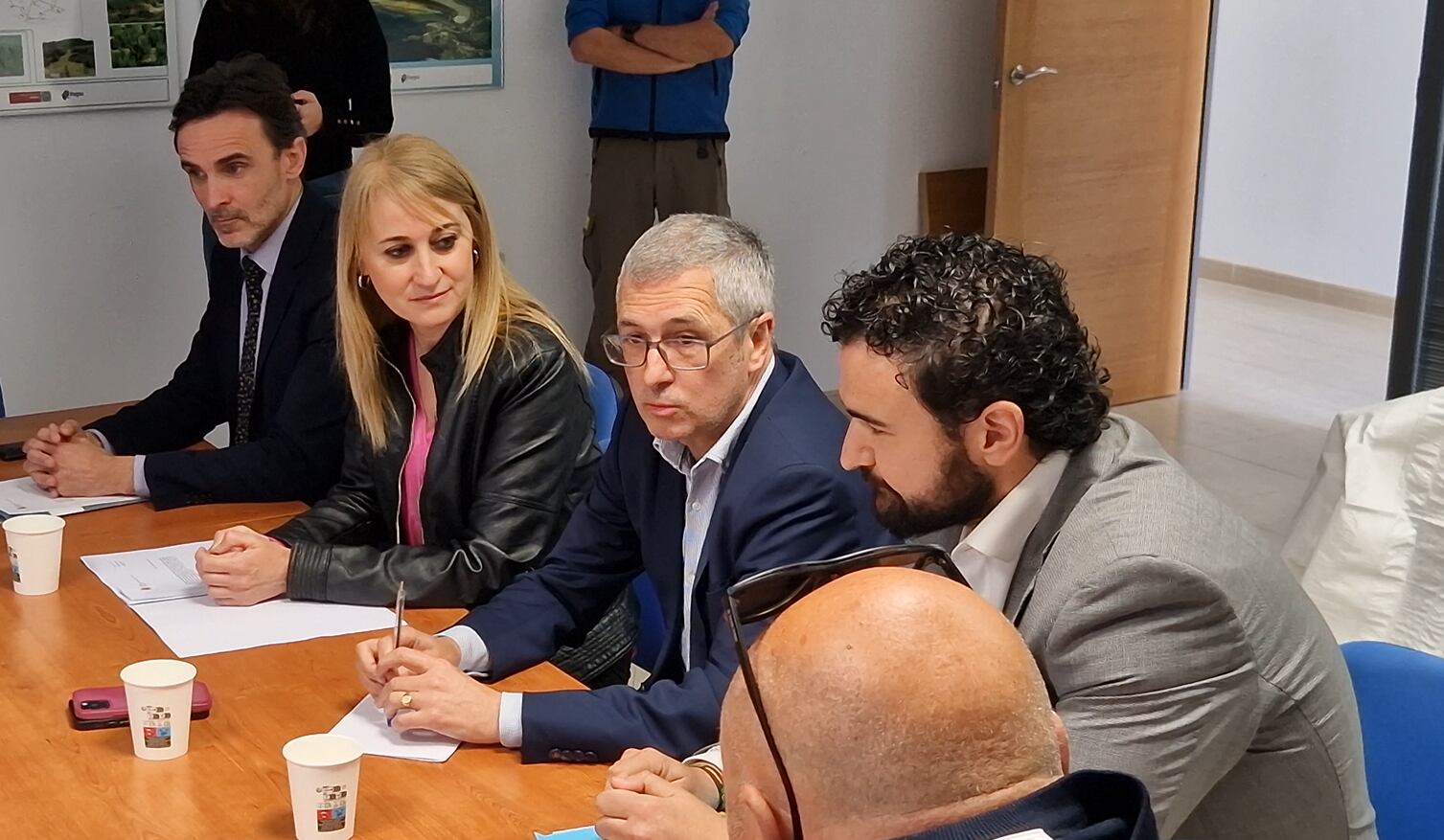 El Secretario de Estado de Medio Ambiente, Hugo Morán, rodeado por la Delegada de Gobierno, Mariola Guevara, y el alcalde de La Unión, Joaquín Zapata