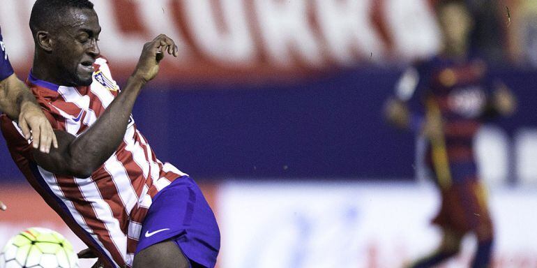 Jackson chuta a puerta