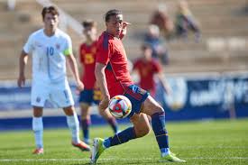 Yanis Shenhadji en un partido con la selección sub19.