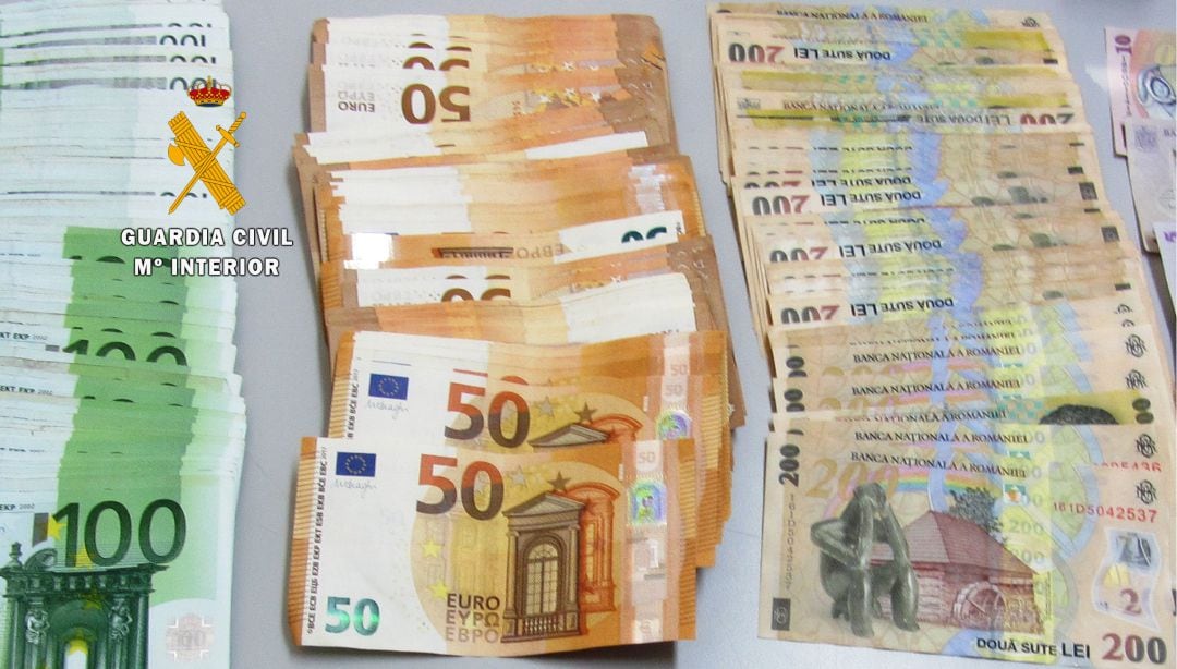 Dinero incautado por la Guardia Civil 