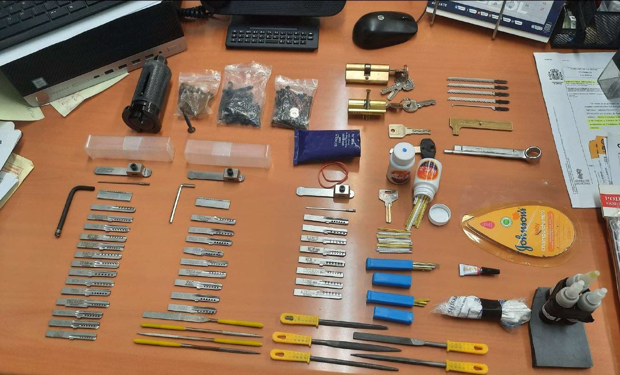 Material requisado a los detenidos