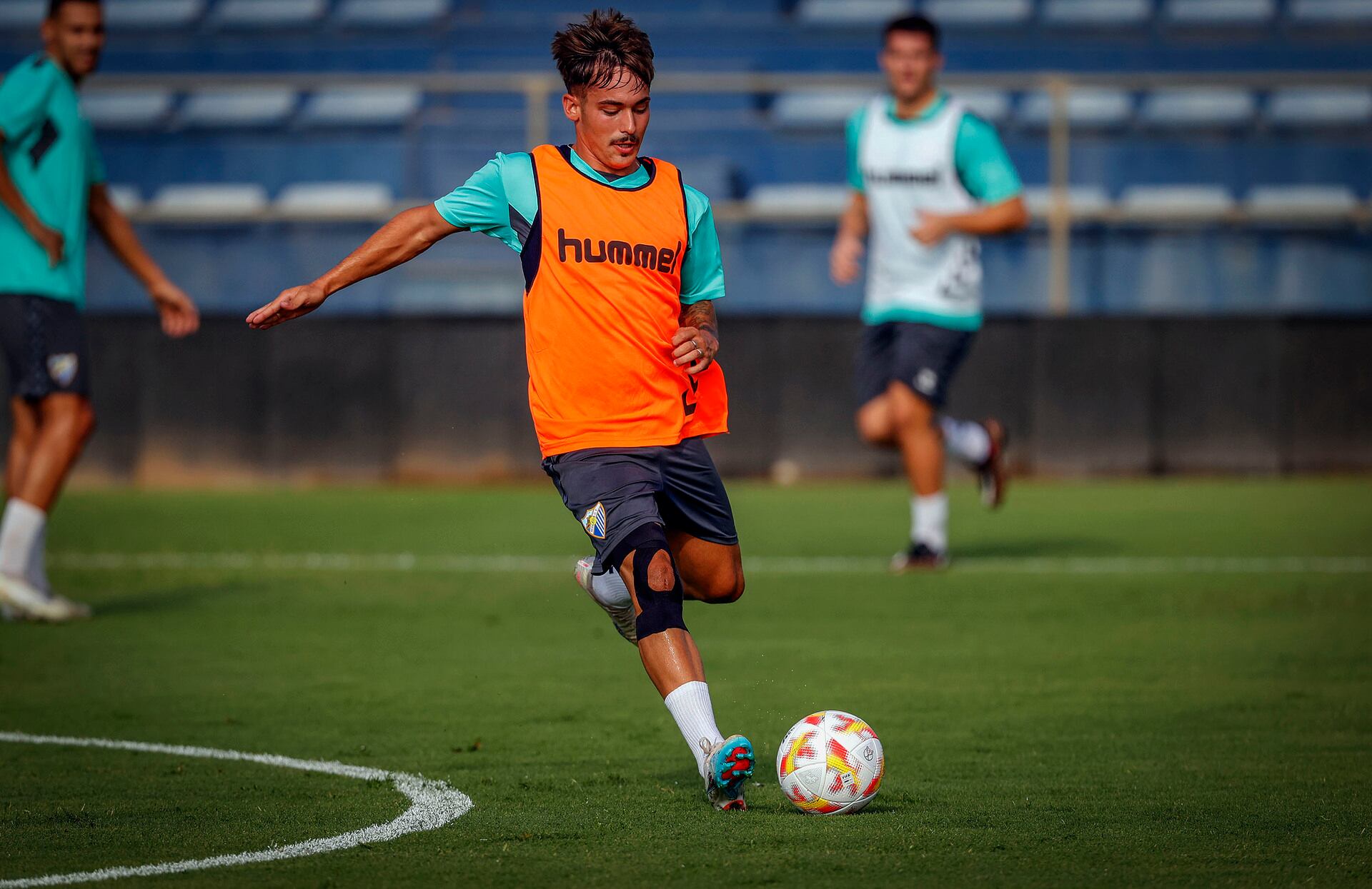 Víctor Olmo en un entrenamiento del Málaga