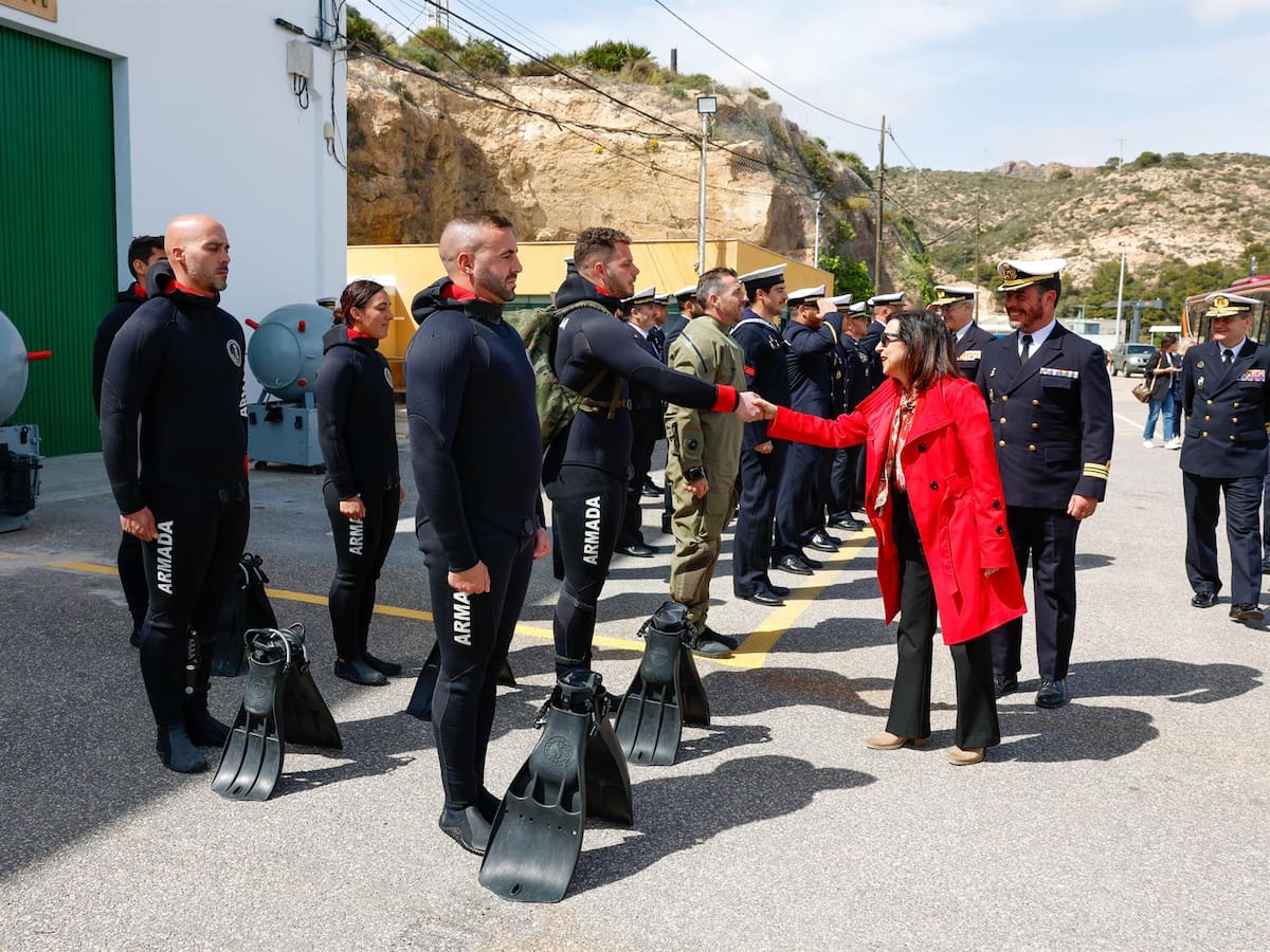 Margarita Robles destaca en Cartagena el papel estratégico de la Armada en la neutralización de minas navales