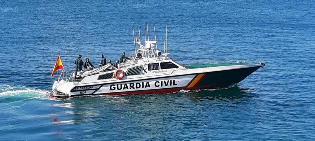 Imagen de la embarcación de la Guardia Civil