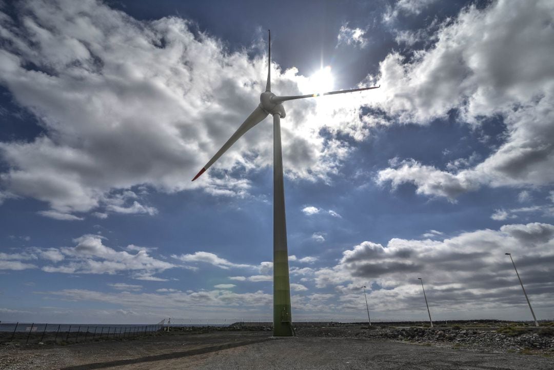 Imagen de archivo de un molino para generar energía eólica