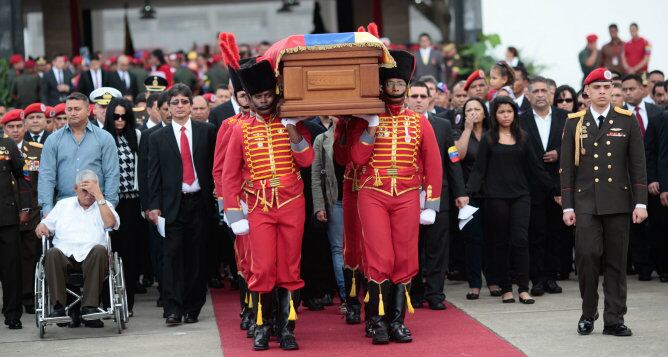 Venezuela despide al presidente con una última ceremonia religiosa donde no han faltado las palabras de recuerdo y los elogios. Tras el acto, Chávez ha sido trasladado desde la Academia Militar hasta el Cuartel de la Montaña en un recorrido de varios kiló