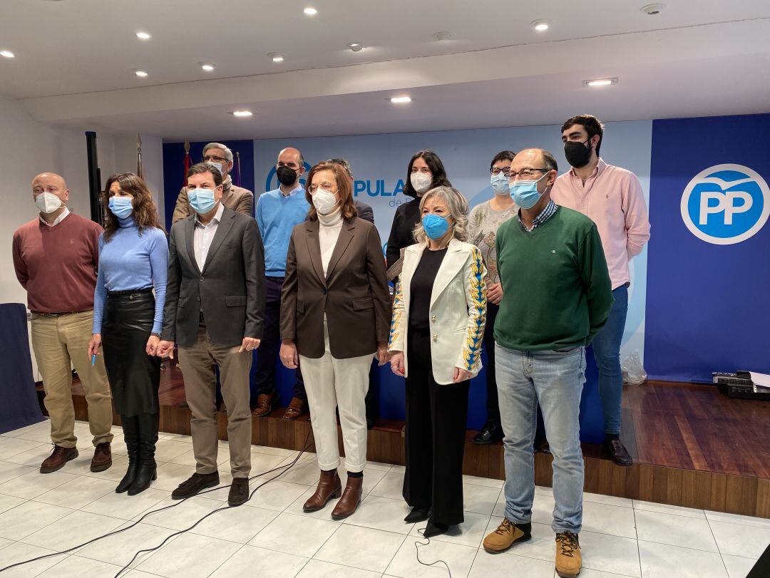 Foto de familia de los candidatos del PP por Palencia