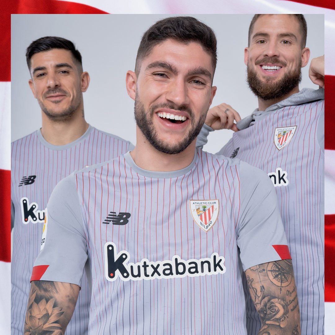 Yuri Berchiche, Unai Núñez e Iñigo Martínez posan con la segunda equipación del equipo rojiblanco