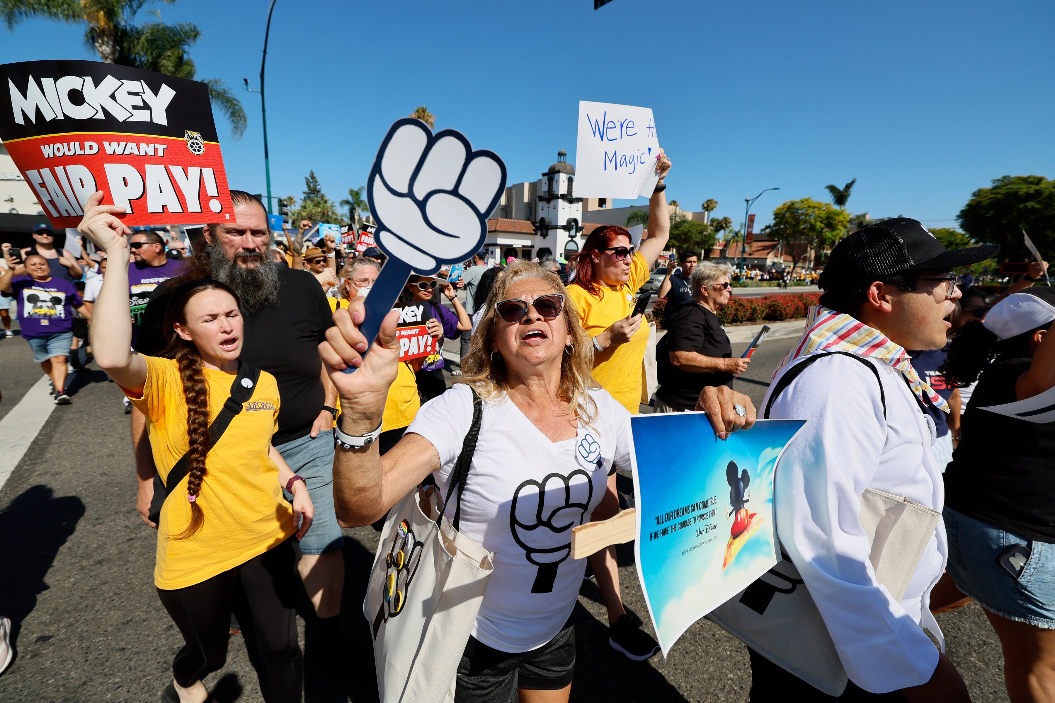 Manifestación de los trabajadores de Disneyland en Anaheim, California