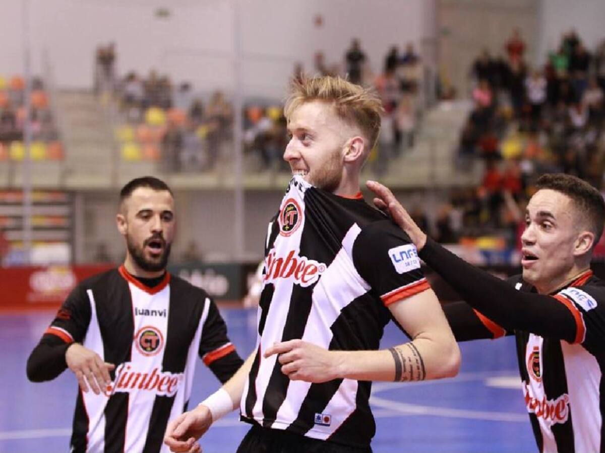 Batería, con molestias en un menisco, es duda ante O Parrulo