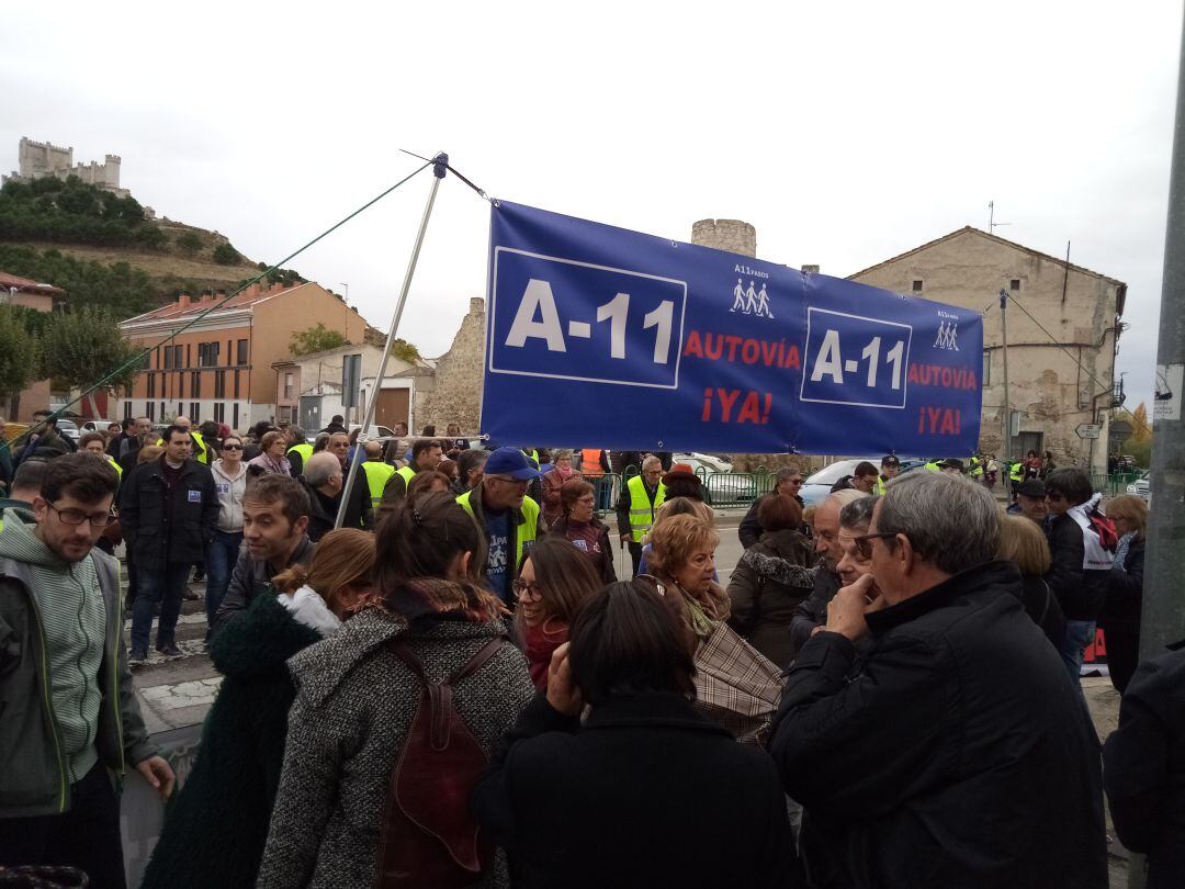 Vecinos participando en una de las concentraciones de la plataforma A11 Pasos