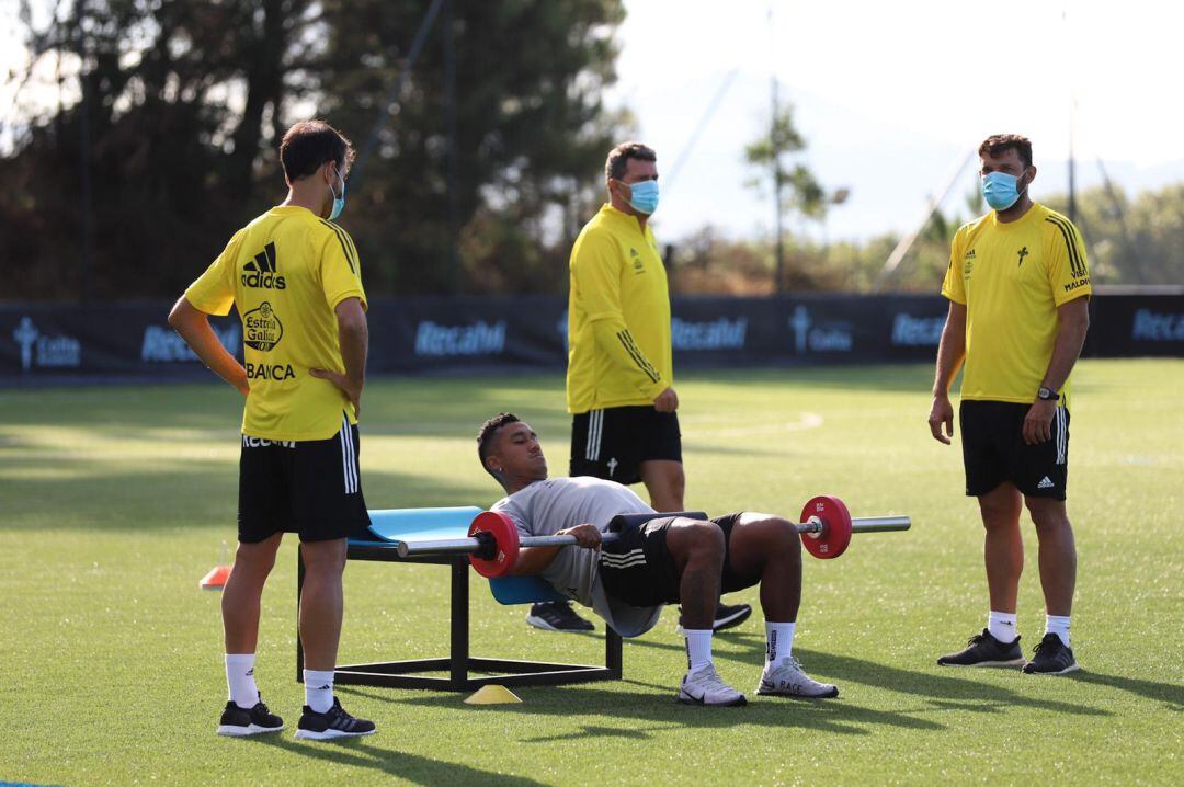 Renato Tapia durante un entrenamiento en A Madroa