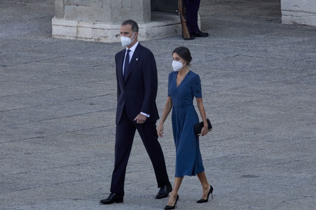 La reina Letizia y el rey Felipe VI en el homenaje a los sanitarios fallecidos por la COVID-19