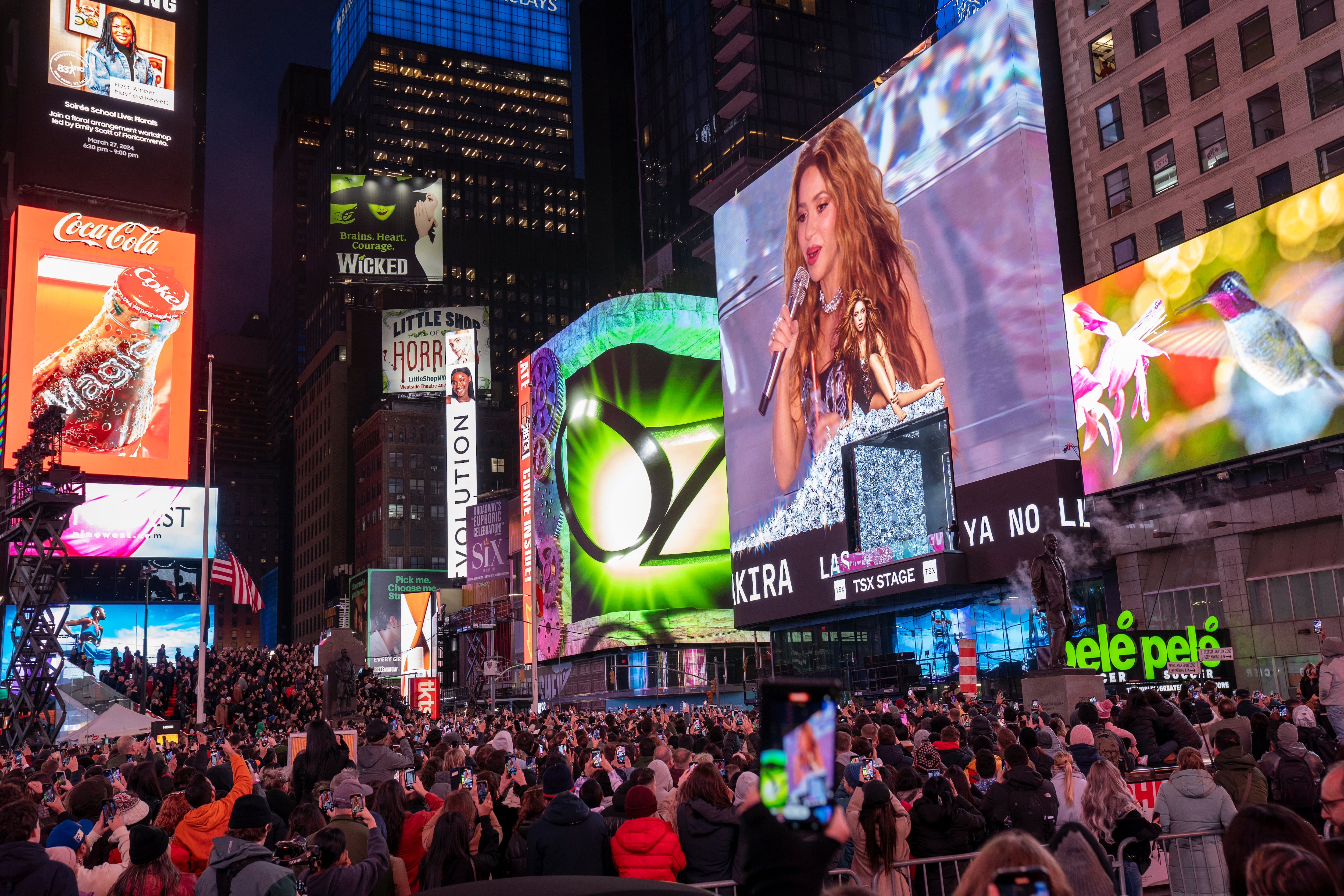 Shakira actúa frente a 40.000 personas en Nueva York.