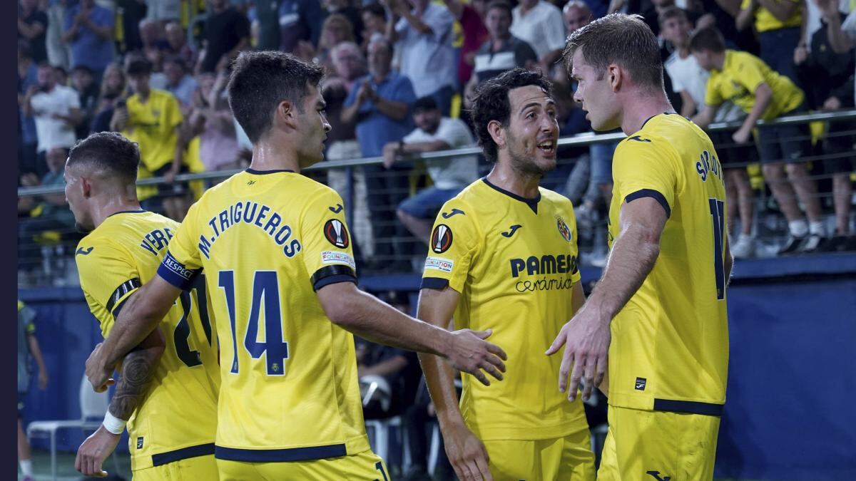 Manu Trigueros, Dani Parejo y Alexander Sorloth, jugadores del Villarreal C.F celebrando un gol