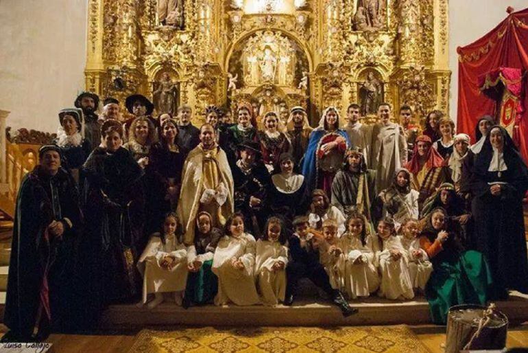 Foto de familia de los participantes en la representación