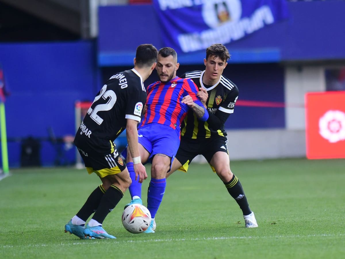 El Real Zaragoza aplaza su permanencia