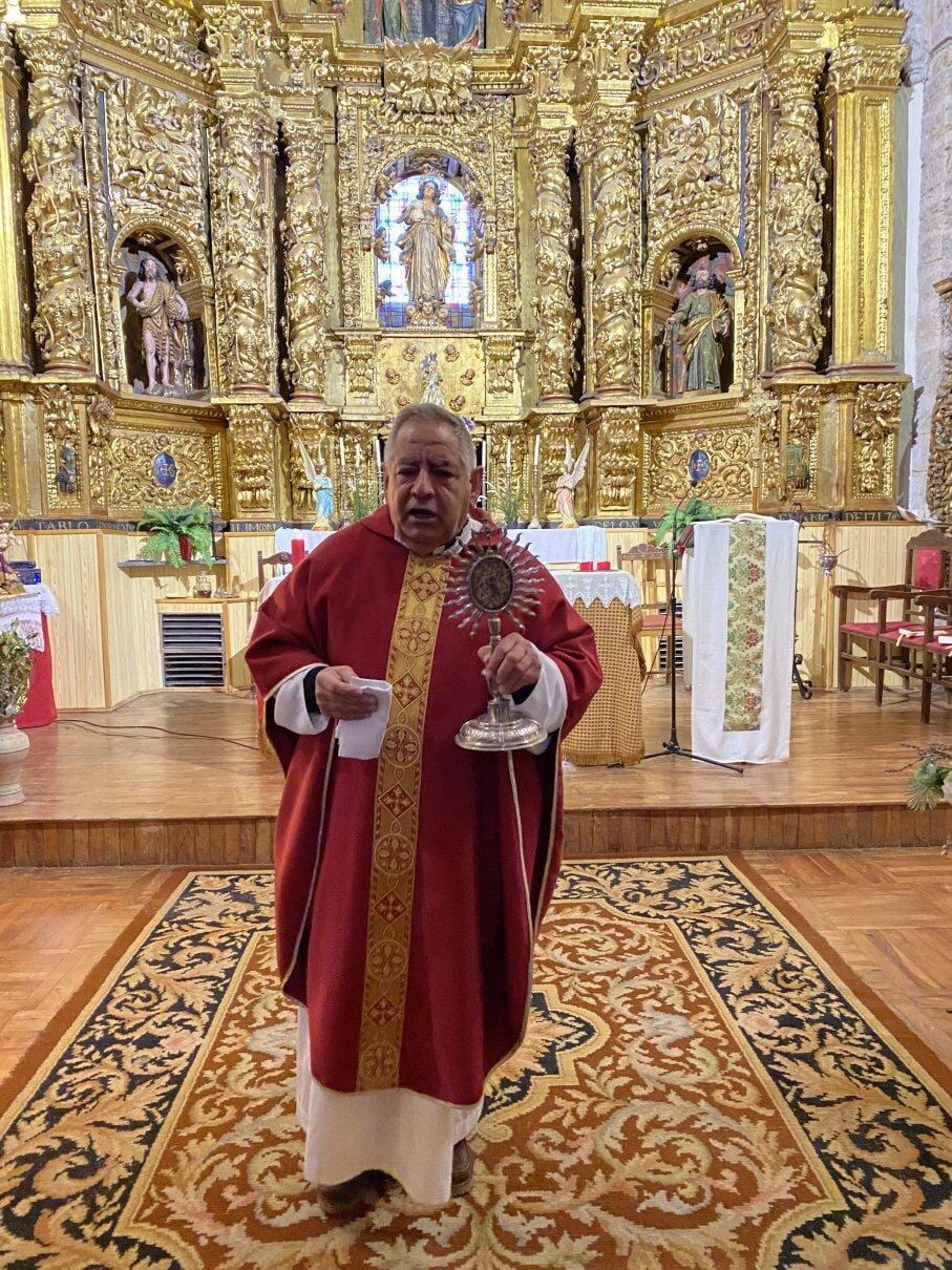 Sacerdotes del Moncayo como Alfonso García y Miguel Antonio Franco, celebrarán este puente más de una docena de misas a las que se unen procesiones o actos populares en honor a los patrones de los pueblos