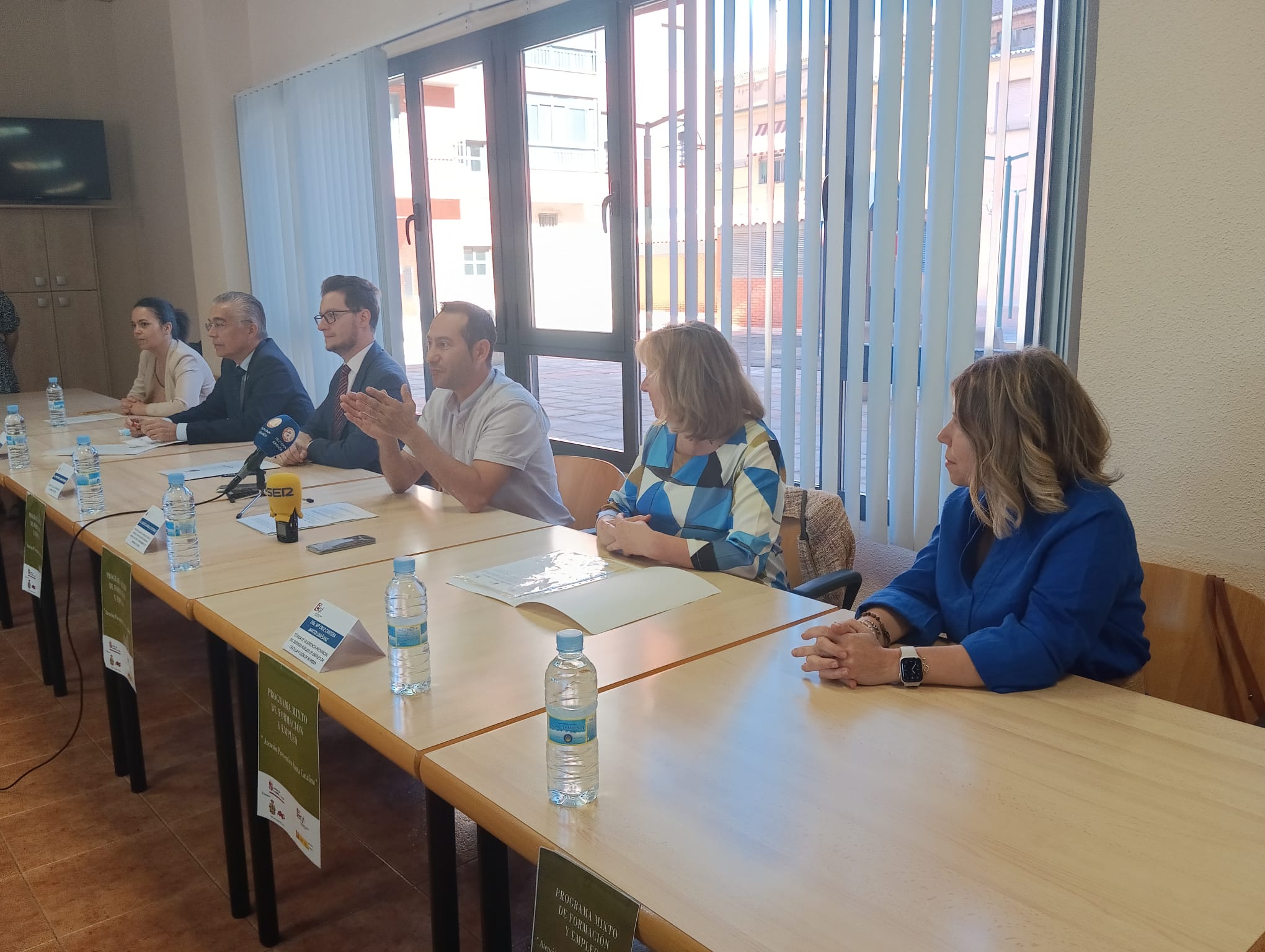 Autoridades en la clausura del taller