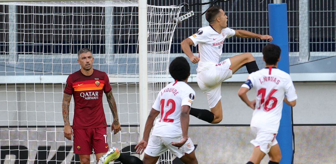 Reguilón celebra su gol ante la Roma