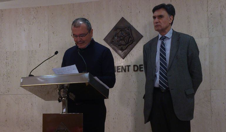 L'alcalde de Reus, Carles Pellicer, acompanyat del regidor d'hisenda, Joaquim Enrech.