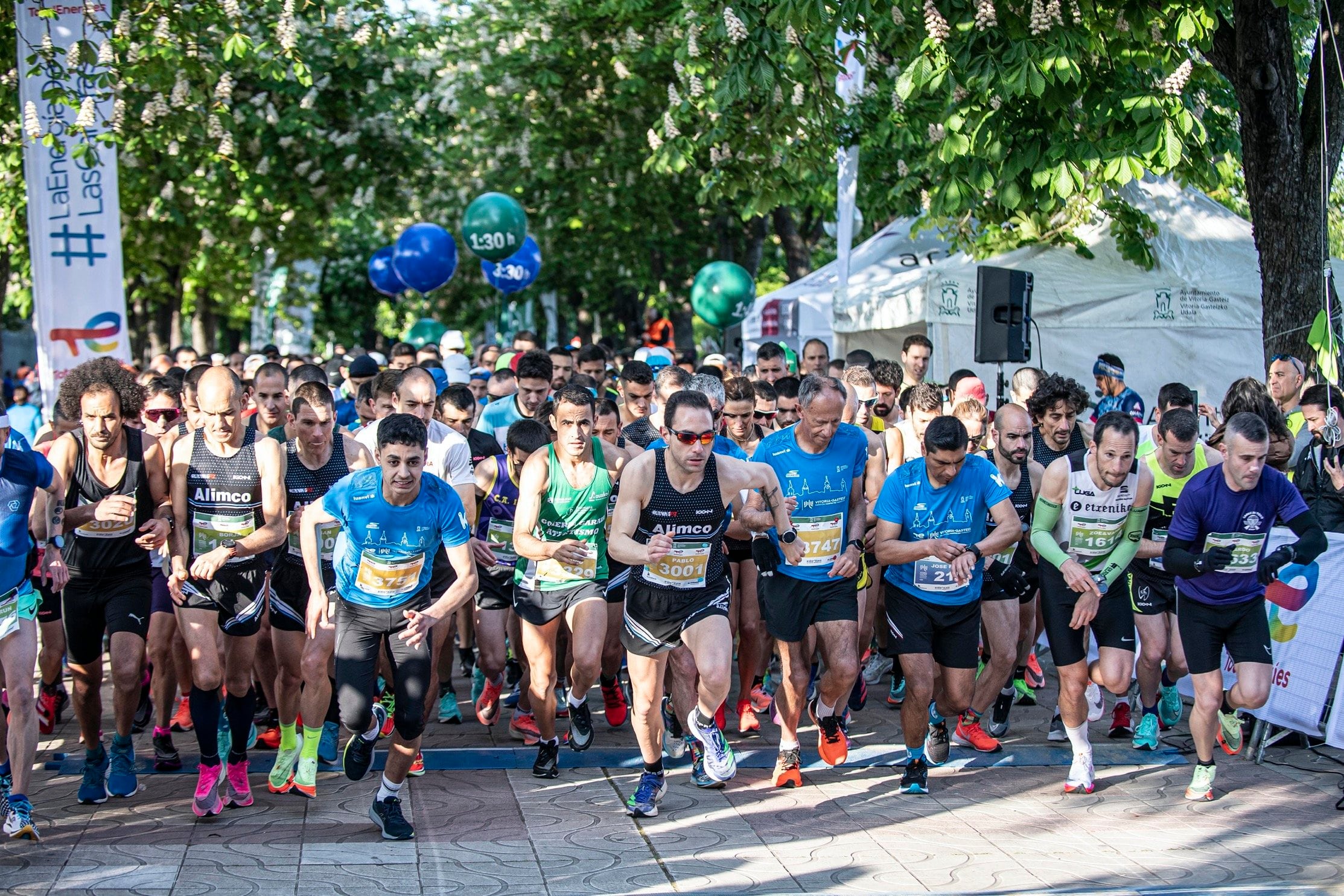 Salida de una edición reciente del maratón Martin Fiz.