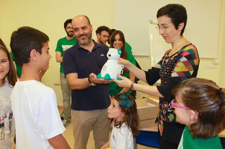 Entrega del premio a Ángel Hurtado