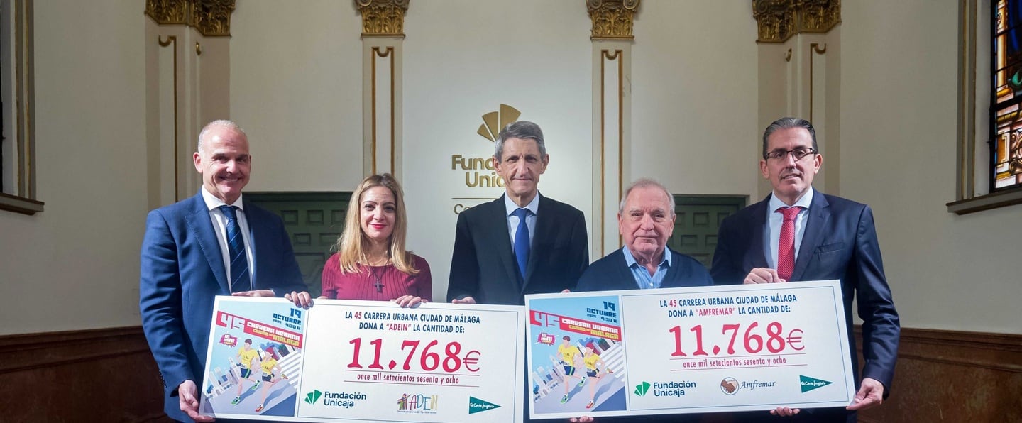 Dirigentes de Fundación Unicaja y El Corte Inglés entregan los cheques a las asociaciones ADEIN Y AMFREMAR