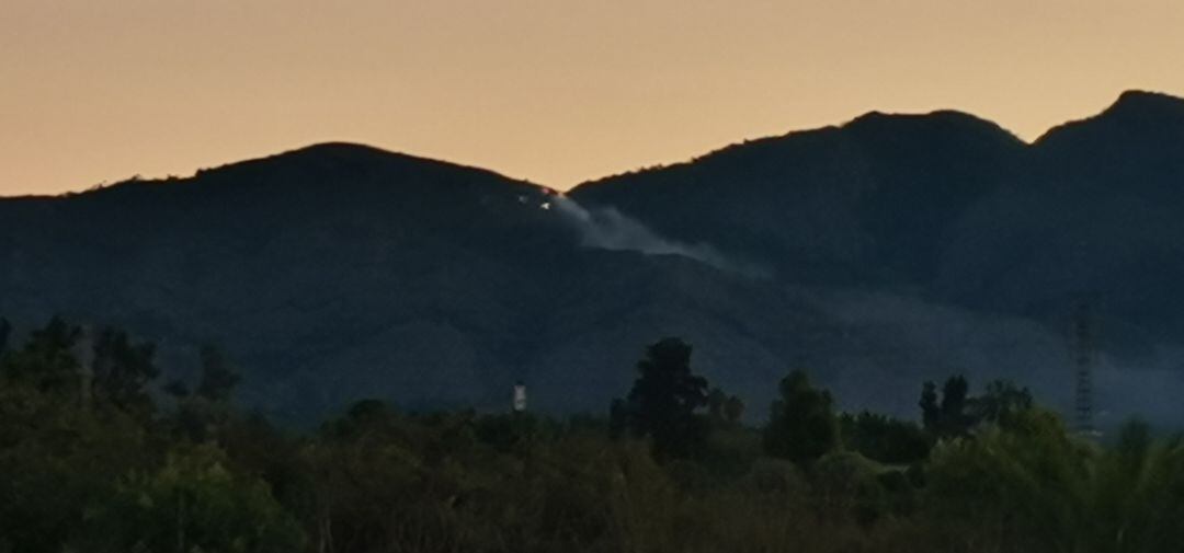 Varios focos de incendio en el Desert de les Palmes