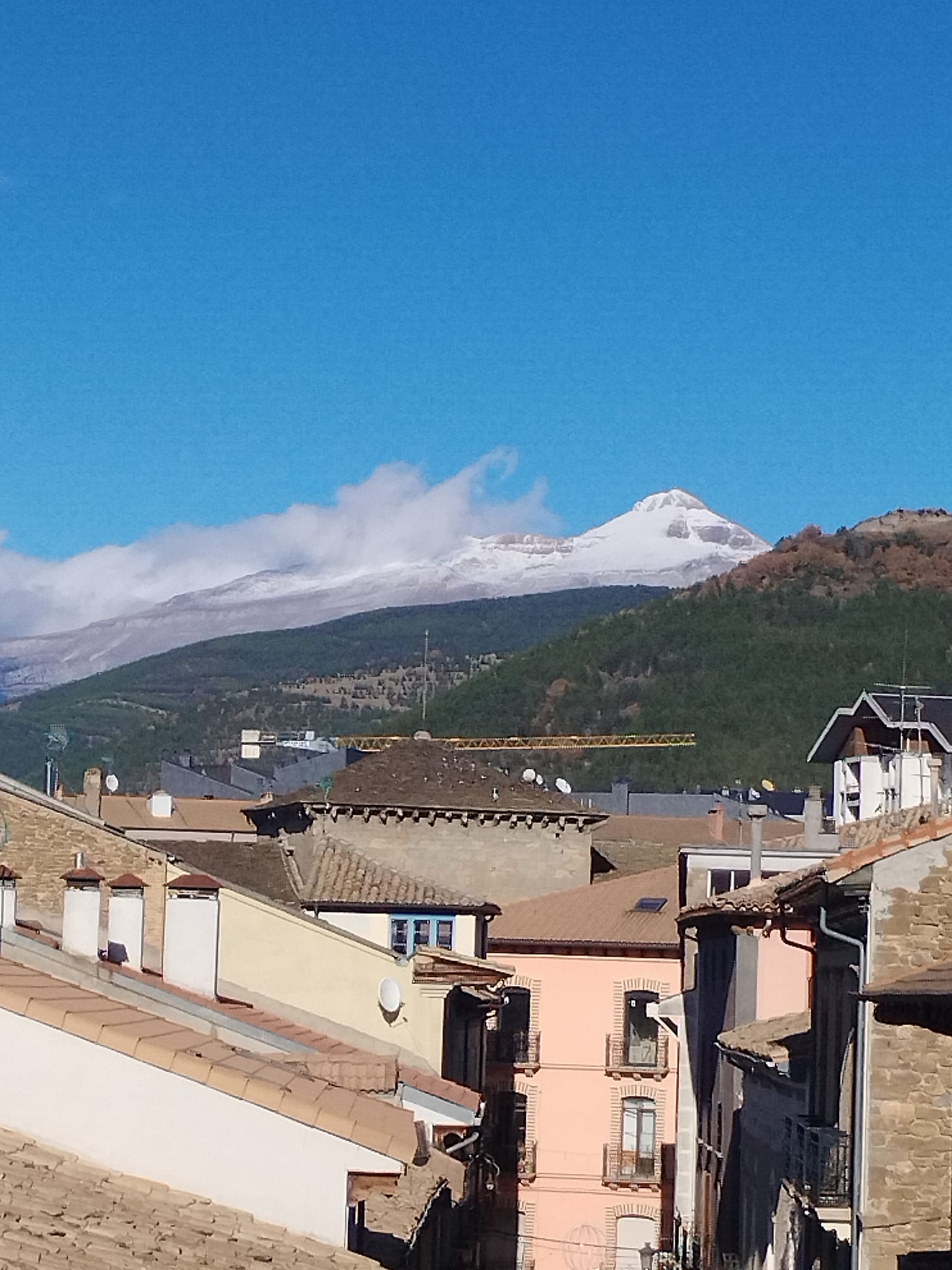 Collarada ya viste de blanco