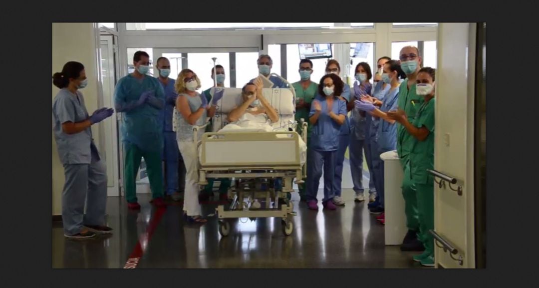 Aplausos a la salida de reanimación