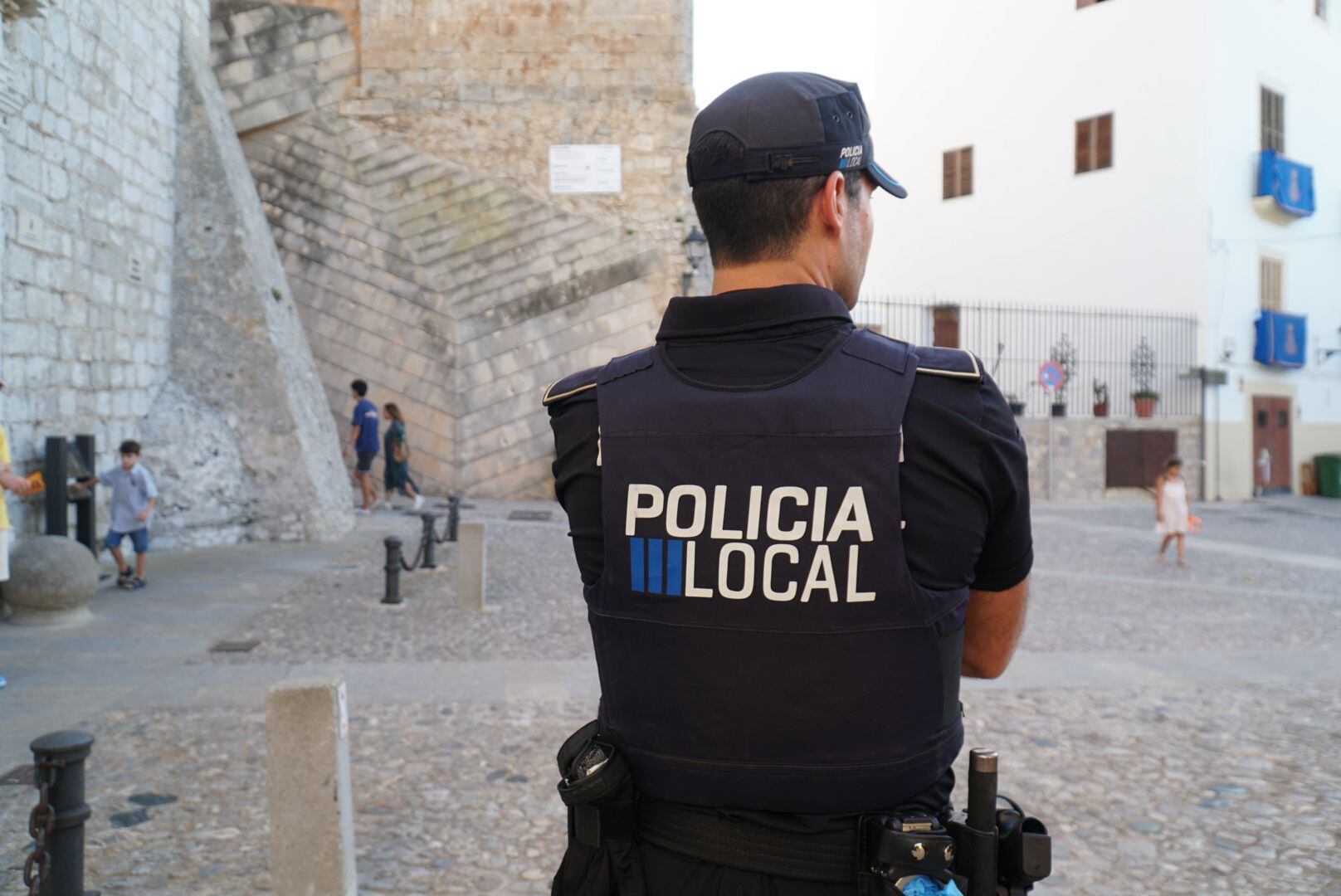 Imagen de un agente de la Policía Local de Ibiza