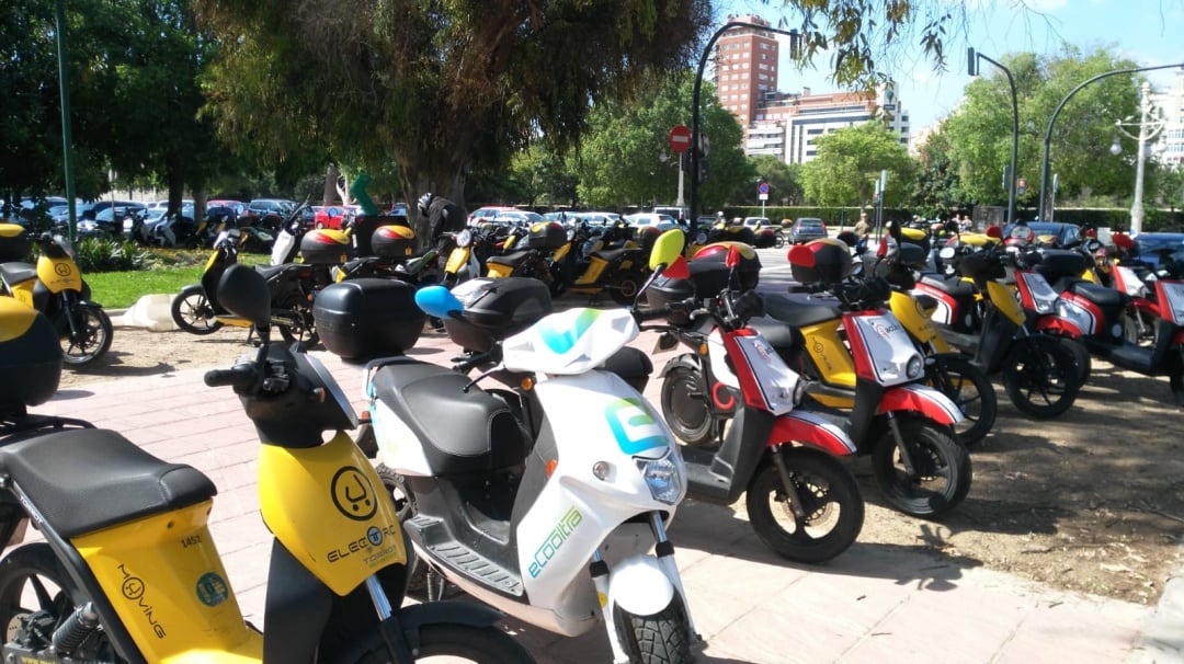 Paseo de la Alameda de Valencia, a la altura del Puente de las Flores