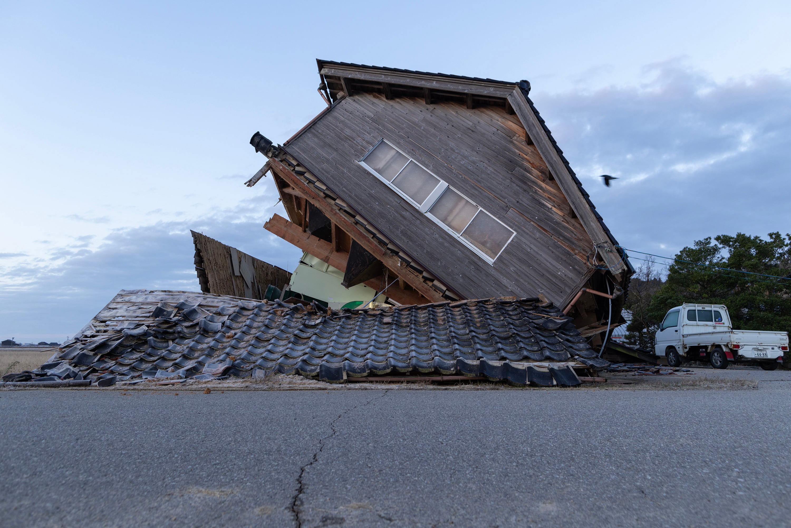 Una casa afectada por el terremoto del día de Año Nuevo en el oeste de Japón