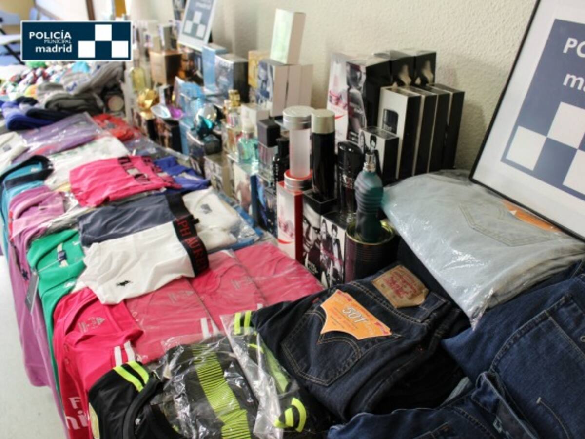 Miles de falsificaciones de marcas de lujo en un piso de Lavapiés