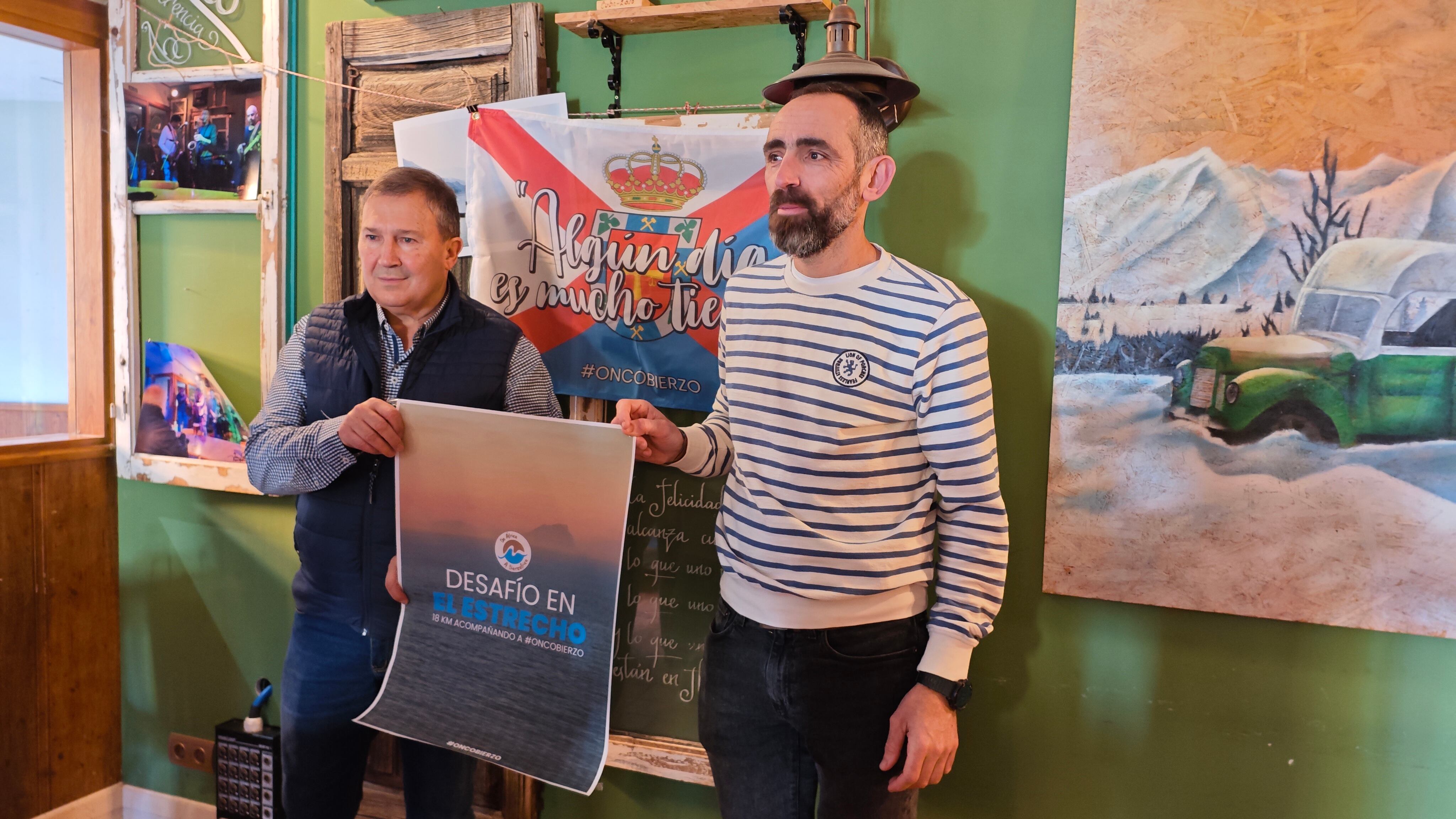 El portavoz de Oncobierzo, Tito Gago y el atleta berciano, Miguel Martínez Basurko