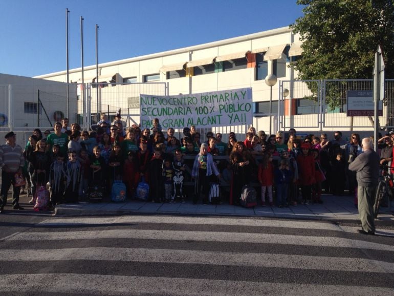 Concentración del AMPA del colegio Vicenta Ruso