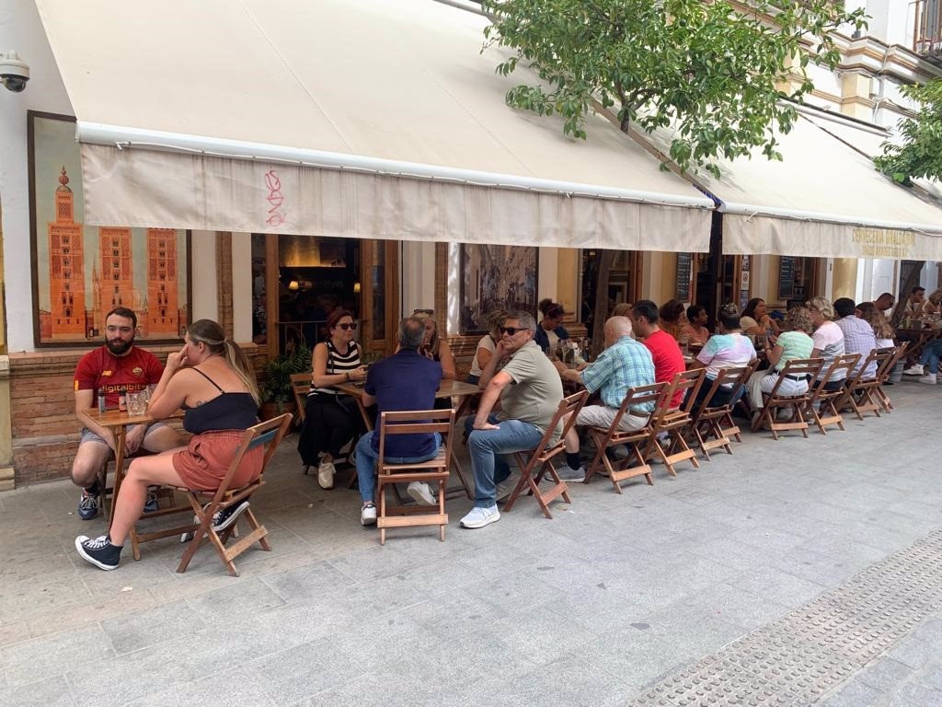 Velador en la calle Mateos Gago. - AYUNTAMIENTO DE SEVILLA