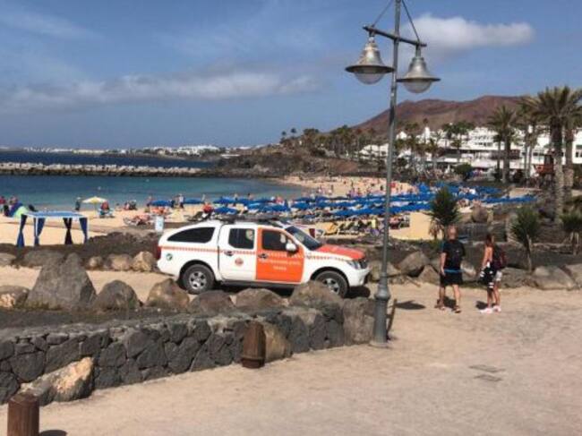 Voluntarios de Protección Civil de Yaiza en Playa Dorada.