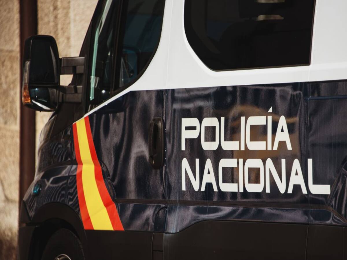Detenido en Gijón por verter pintura en la fachada de la vivienda de sus vecinos