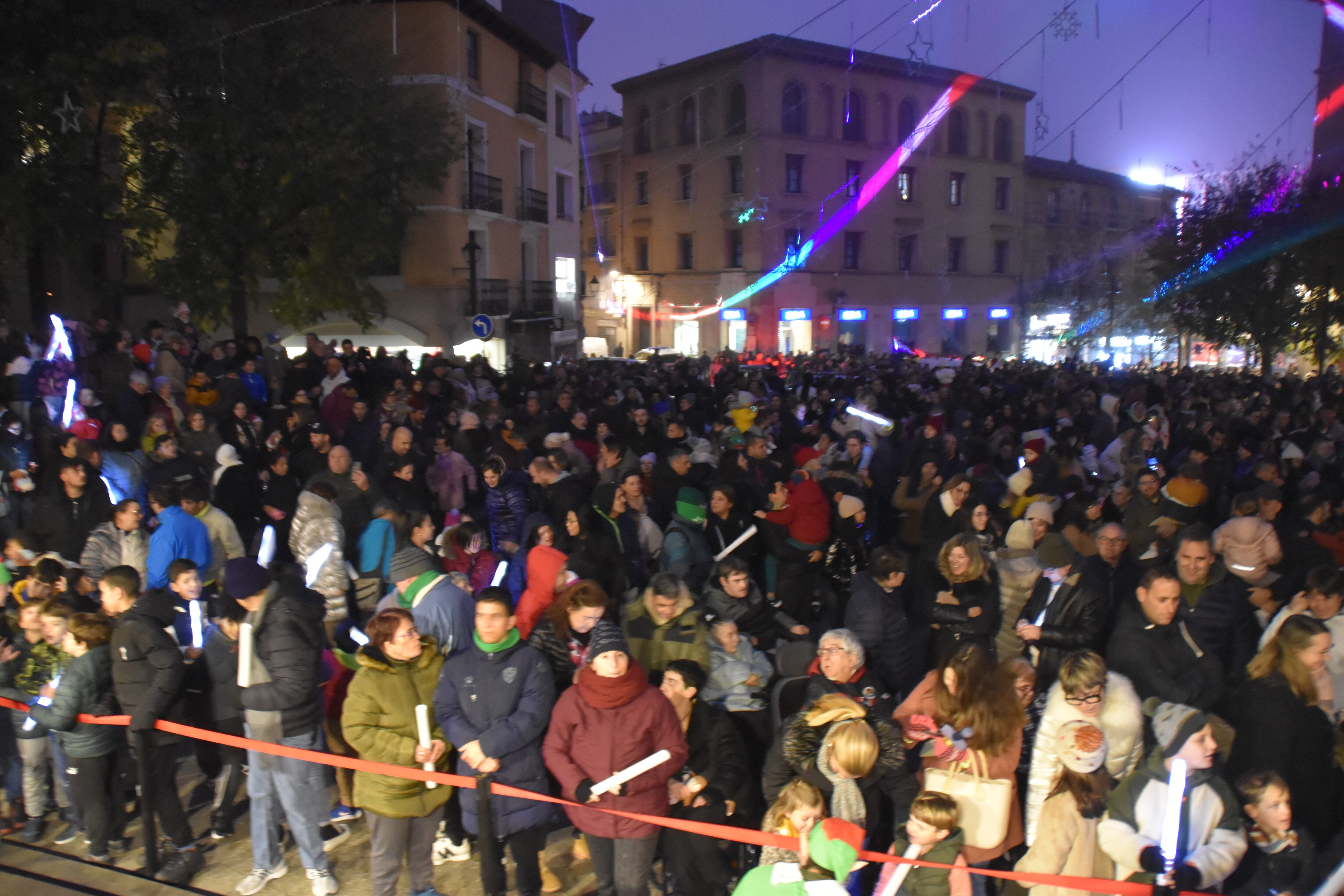 Más de 2.000 personas participaron en el encendido de luces de Navidad. Foto: Ayuntamiento de Monzón