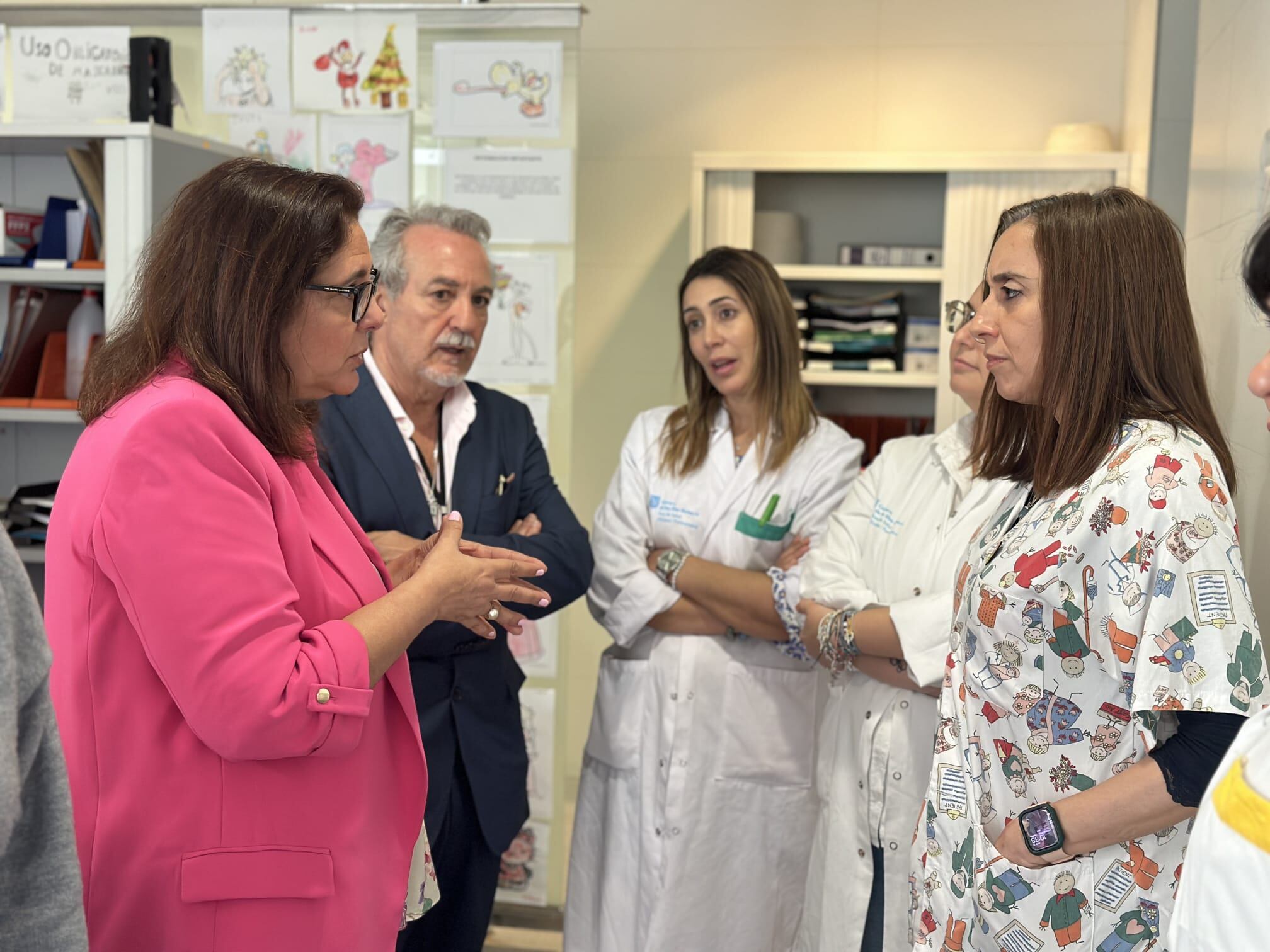 Un momento durante la visita de la consellera