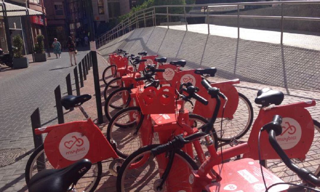 Aparcamientos de bicicletas en la plaza Europa (Murcia) 