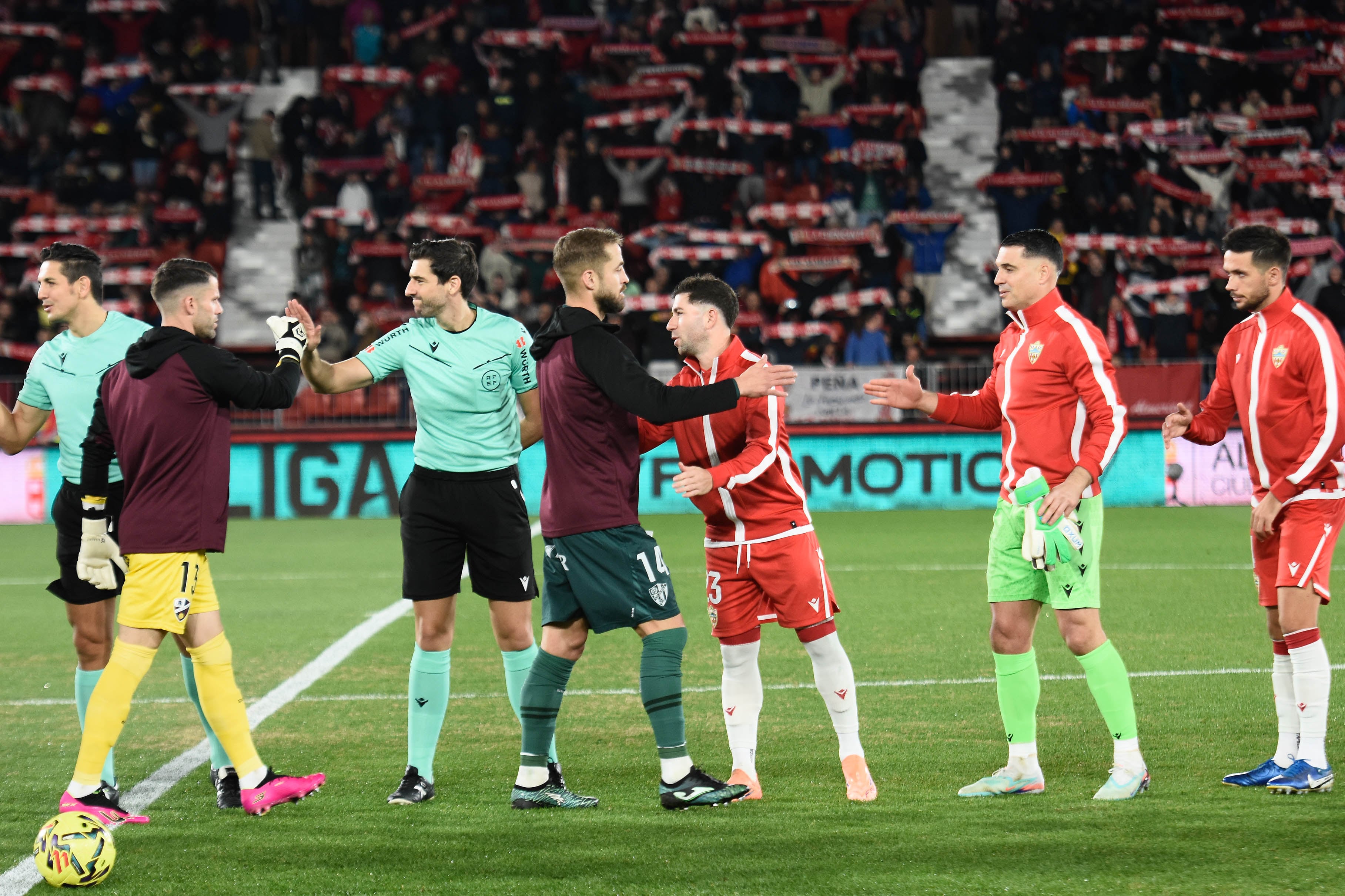 El capitán del Huesca saludará por última vez al Almería como rival.